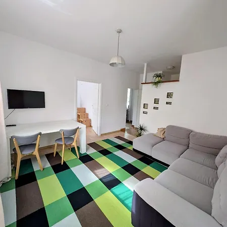 Apartment 70m Mieszkanie W Domu Jednorodzinnym Do 8 Osob, Darmowy Parking, Atrakcje Dla Dzieci, Balkon, Duzy Ogrod *